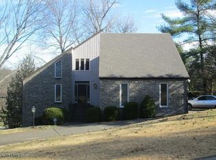 710 Cherokee Woods Rd, Louisville, KY 40206