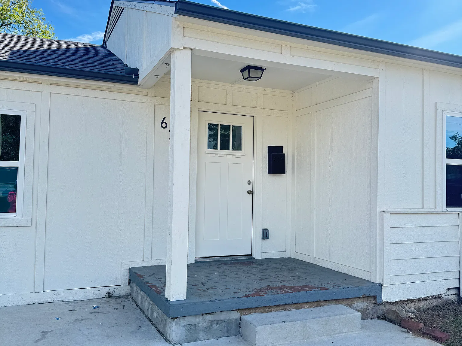 3 bed, 1200 sqft, $2,300 — Photo 2