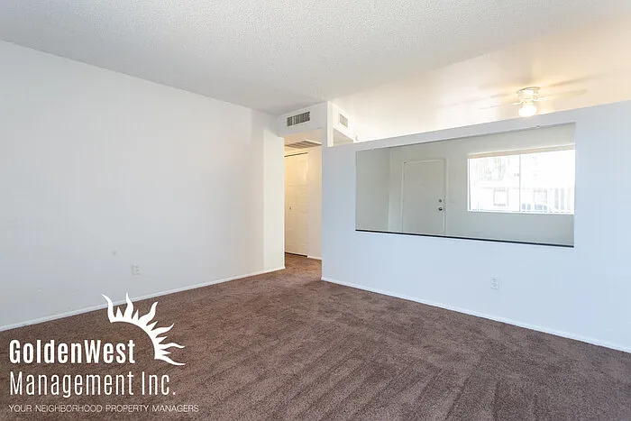 4434 W Sunnyslope Ln — Photo 2