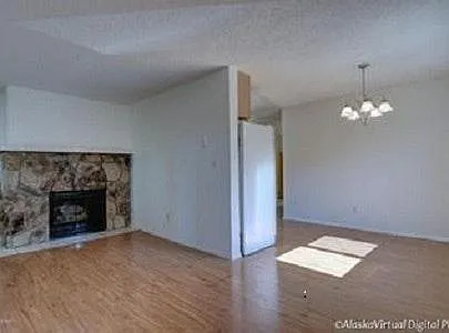 2 bed, 830 sqft, $1,600 — Photo 3