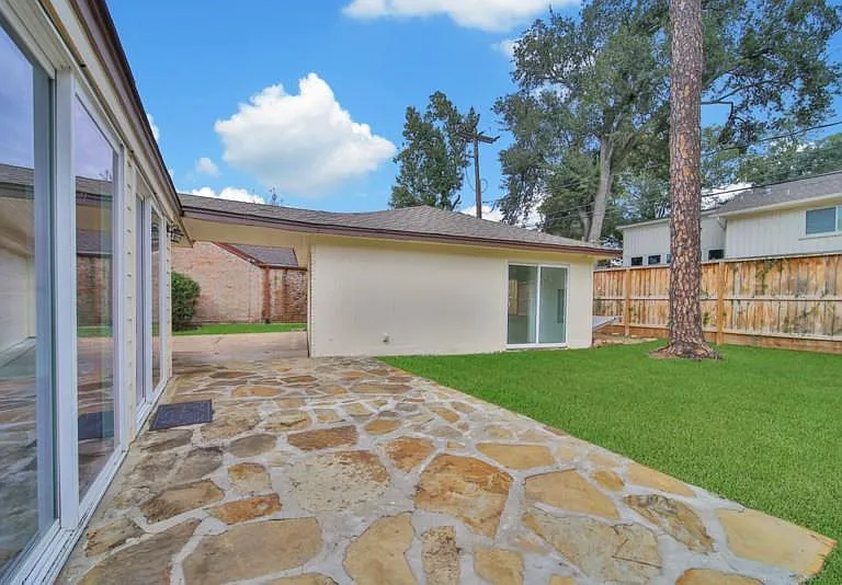 10042 Briar Forest Dr — Photo 46