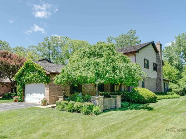 335 Wimbledon Ct, Lake Bluff, IL 60044