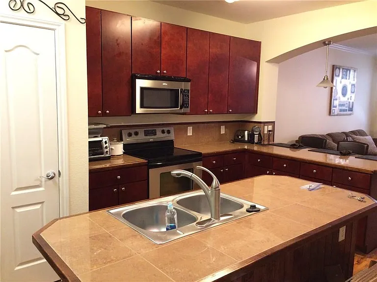 2505 San Gabriel St #400 — Photo 6
