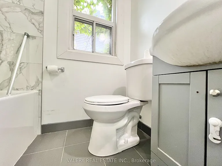 15 Stavebank Rd N #4 — Photo 7