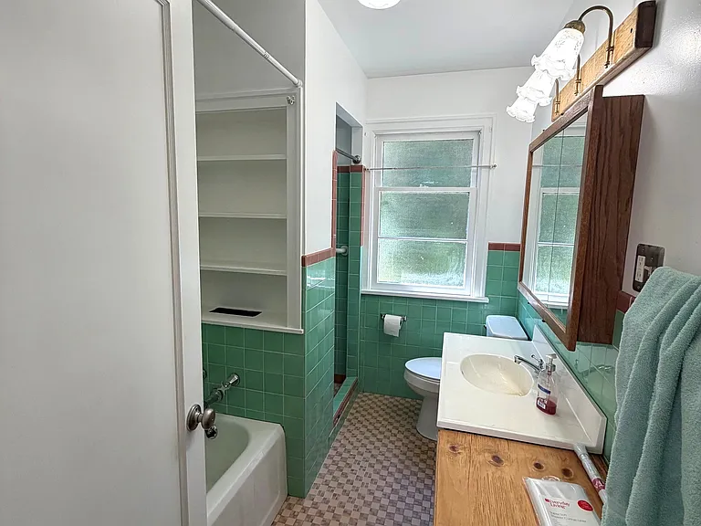 1802 Cedar St — Photo 11