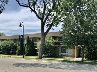 130 Burlington Ave APT 6, Clarendon Hills, IL 60514