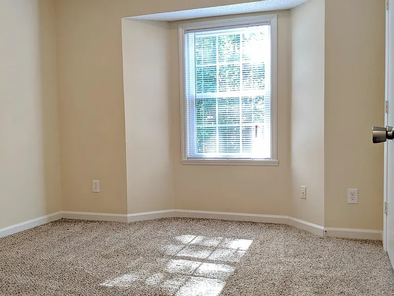Salem Point Apartments — Photo 6