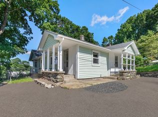 16 Blossom St, Hudson, MA 01749