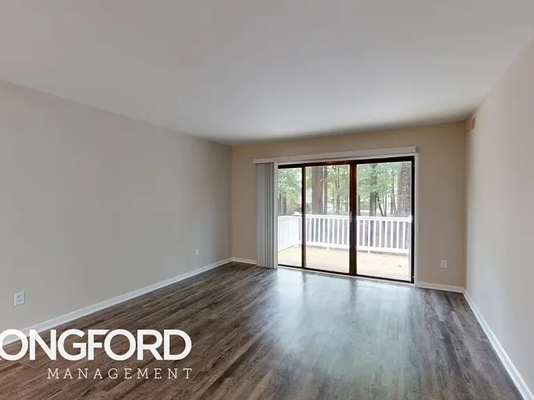 Sonoma Woods Apartments — Photo 22