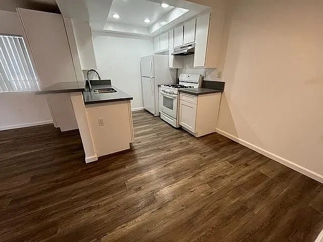 2 bed, 900 sqft, $2,500 — Photo 2