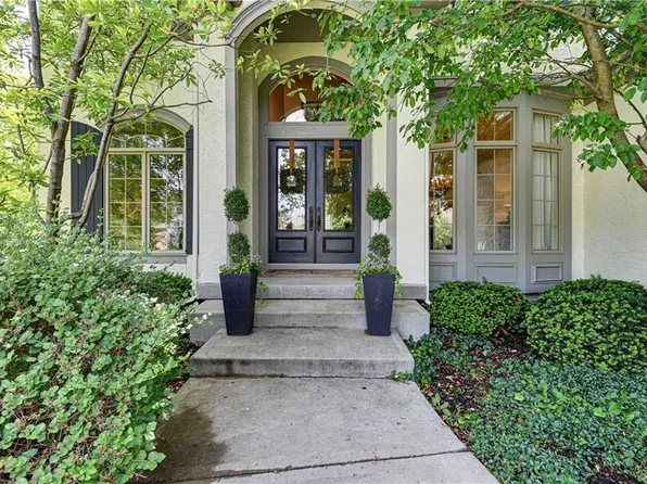 13808 Manor Rd, Leawood, KS 66224