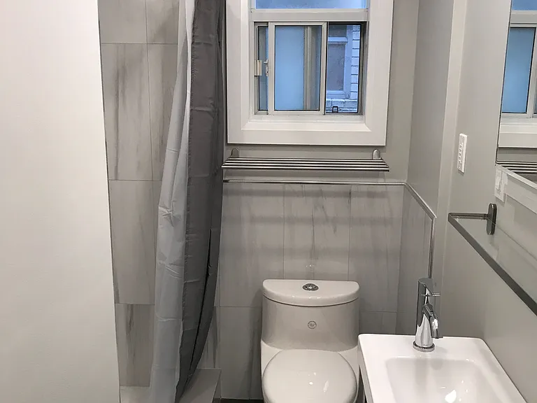 273 Lakeshore Rd E #1 — Photo 7