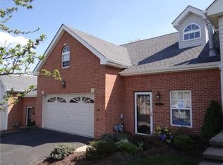 7072 Clubview Dr, Bridgeville, PA 15017