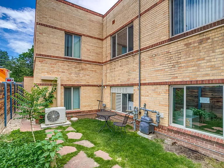 1422 Leyden St — Photo 16