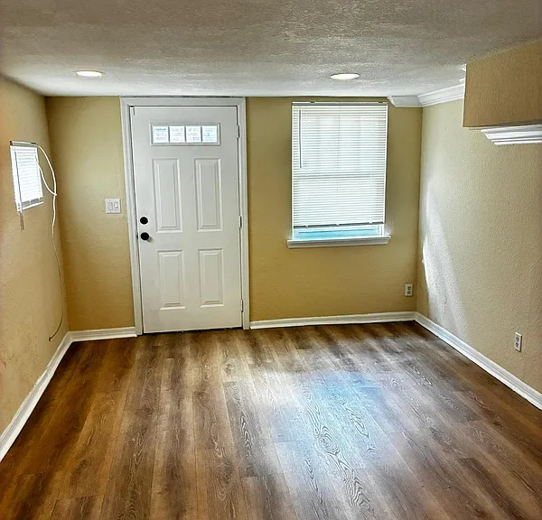 2738 Riverside Ave #18 — Photo 2