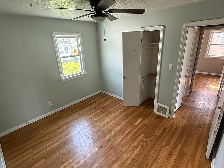 8005 Wainstead Dr — Photo 6
