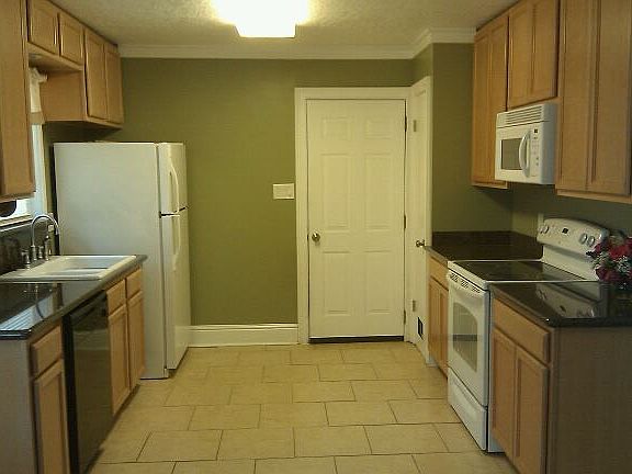 New kitchen with granite 