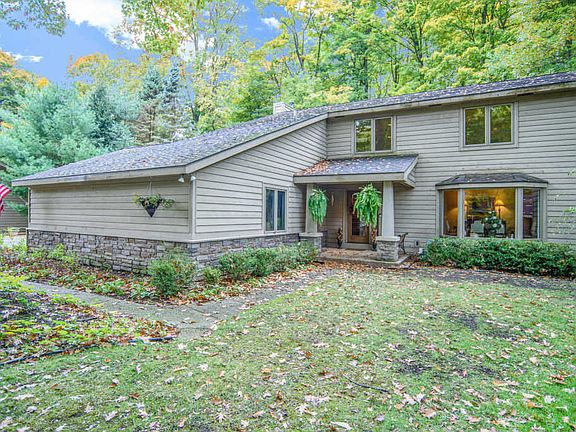 2nd image of 2375 Sunset Bluff Dr