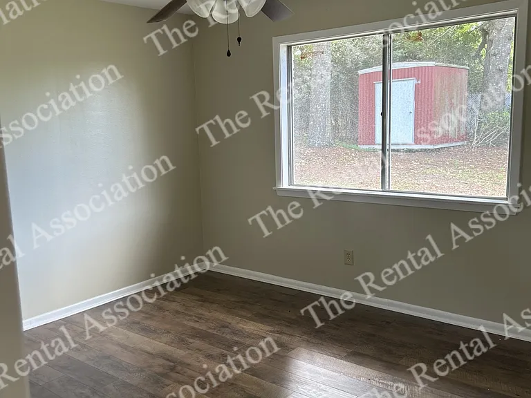 1801 Roosevelt Dr — Photo 9