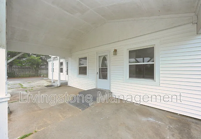 872 W Albert Gallatin Ave — Photo 39