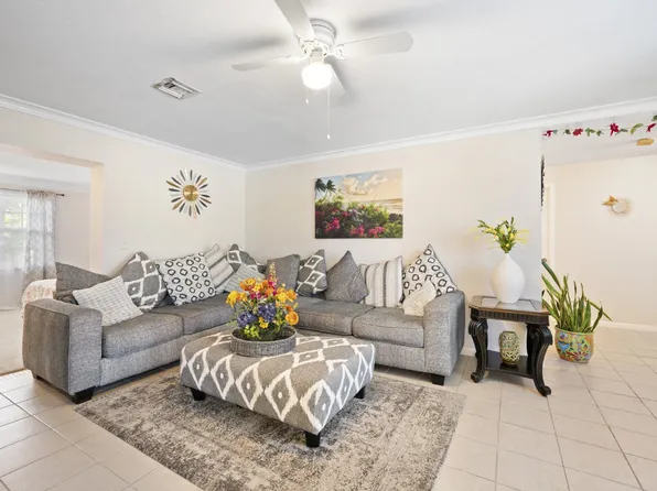 918 Cardinal St, Naples, FL 34104