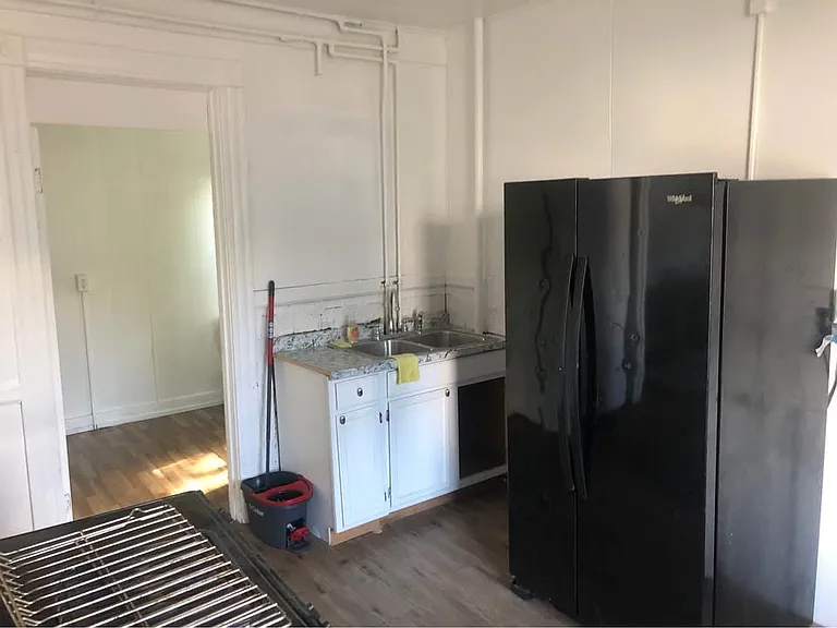 204-206 Barrett St #5 — Photo 6