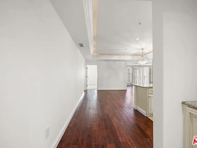 837 Crenshaw Blvd #301 — Photo 15