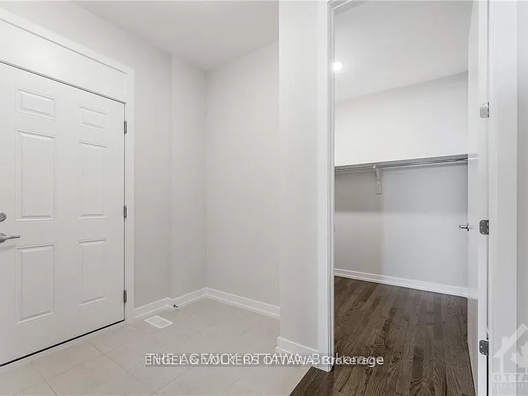 89 Hackamore Cres — Photo 8
