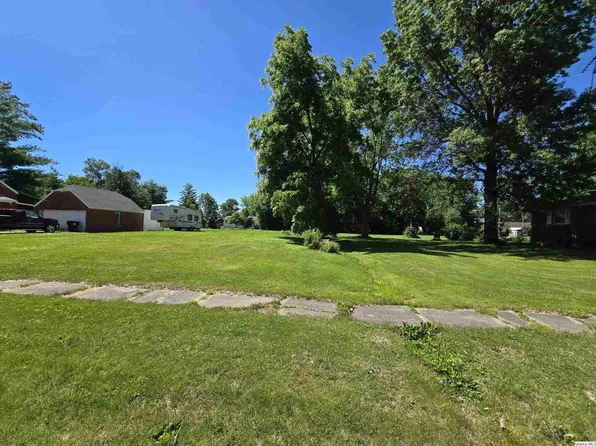 730 Locust St, Carthage, IL 62321