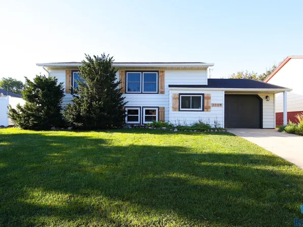 2009 E Madison St, Sioux Falls, SD 57103