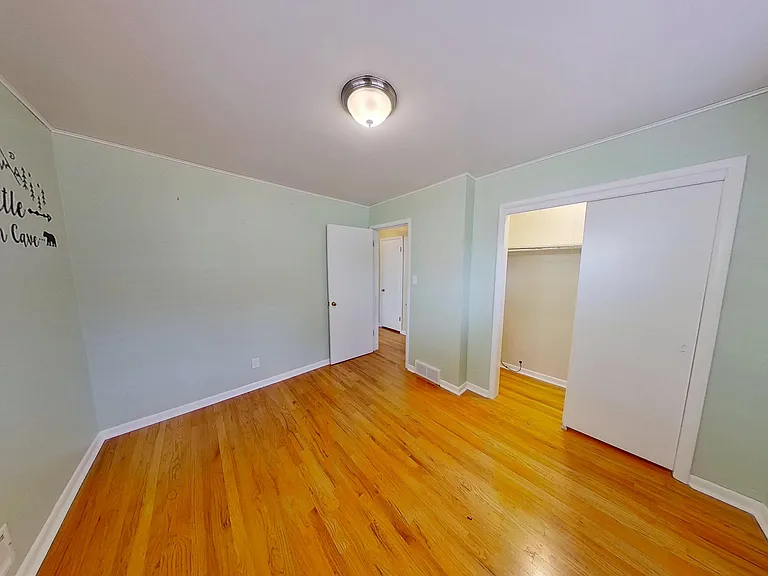 2230 Marshall St — Photo 16