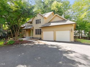 43 Oak Tree Ln, Schenectady, NY 12309