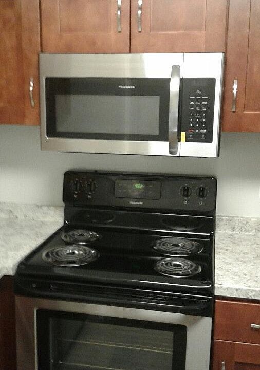 Self closing kitchen cabinets