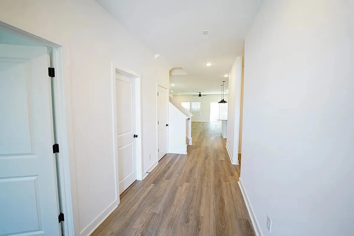 Building Photo - 136 Kingswood Cir
