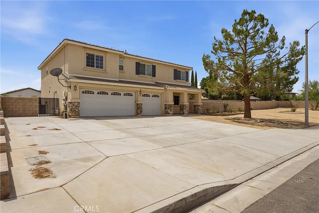 5 bed, 4.0 bath, 2872 sqft, $3,850 — Photo 3