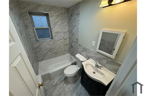 Building Photo - 67 Lincoln Ave #2D