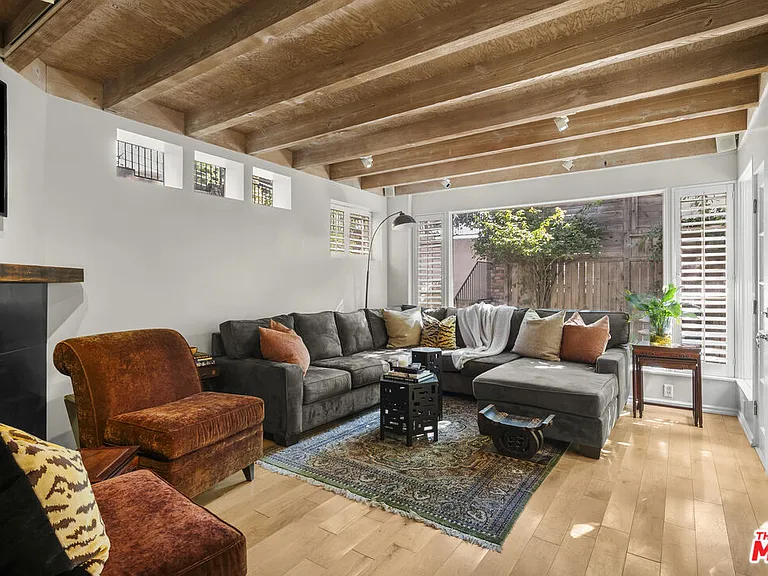 2377 N Beverly Glen Blvd — Photo 4