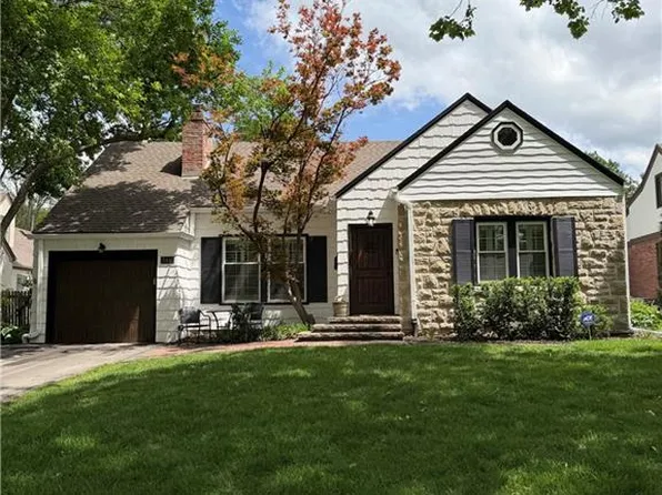 5441 Aberdeen Rd, Fairway, KS 66205