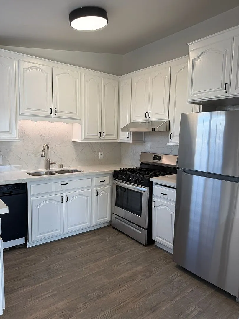 Remodeled single story, 3 bedroom, 2 car garage! — Photo 3