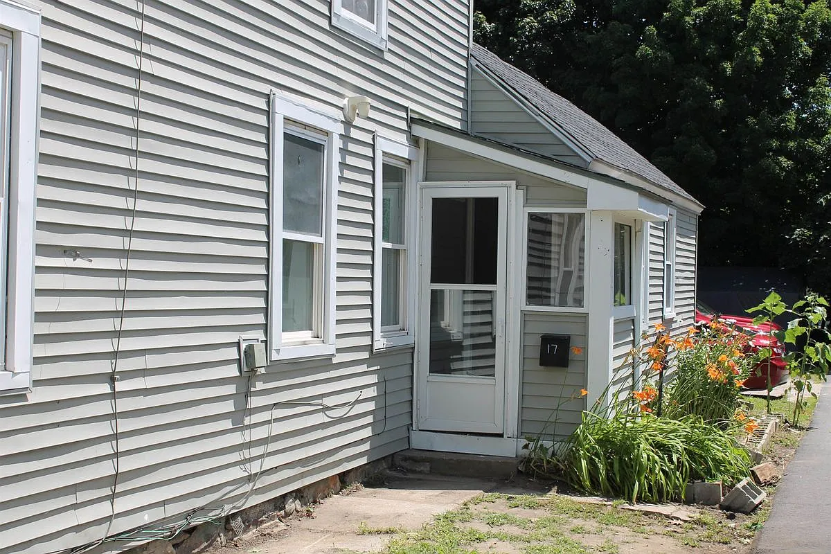 3 bed, 1.0 bath, 800 sqft, $2,000 — Photo 3