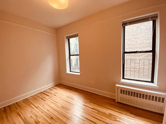 Rented by Metropolis Real Estate of Manhattan | media 12