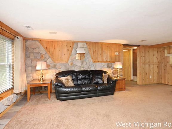 5th image of 1079 Dahlia Ave
