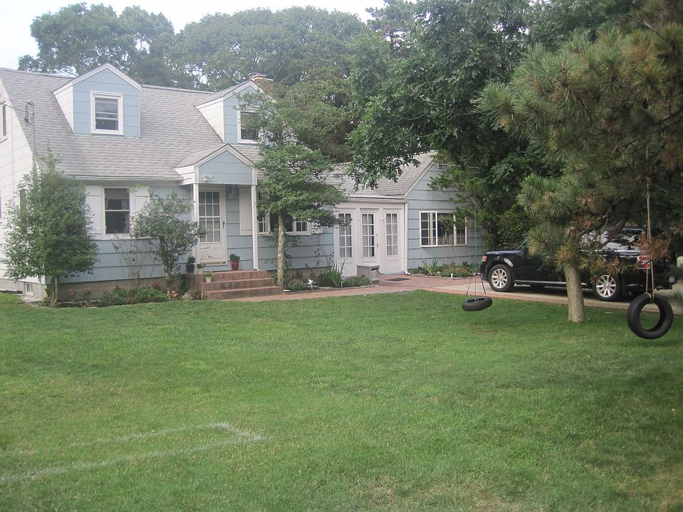 2nd image of 2 Baybury Ln