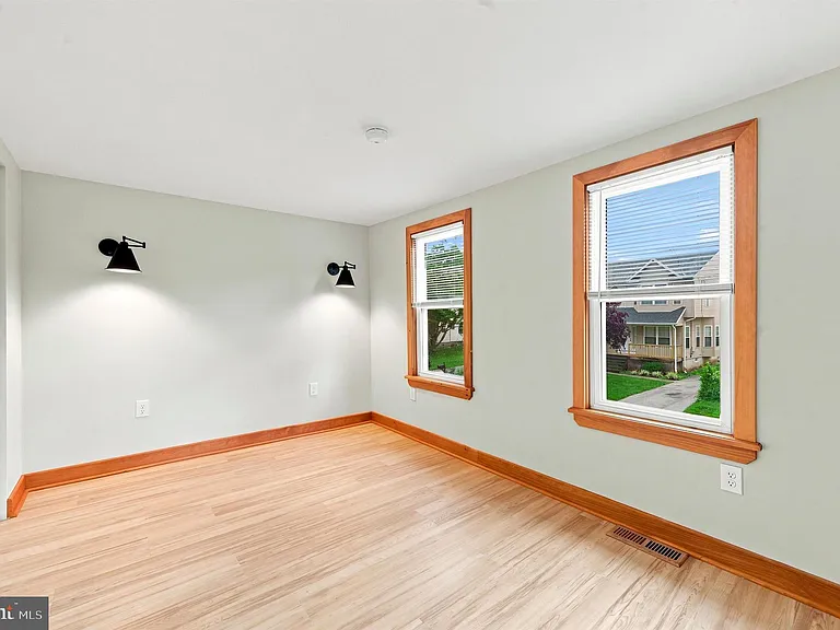 705 Forrest Ave — Photo 18