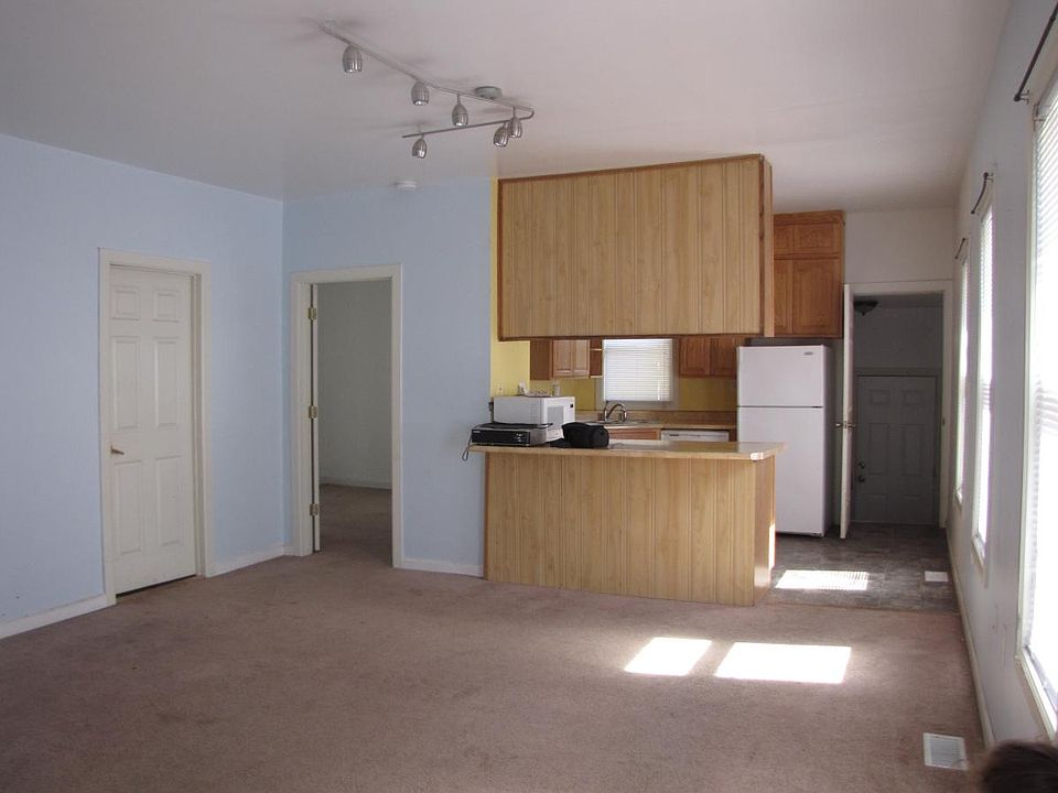 2nd image of 309 1/2 W Vine