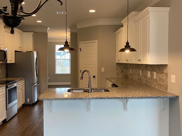 921 Burlington Dr — Photo 10