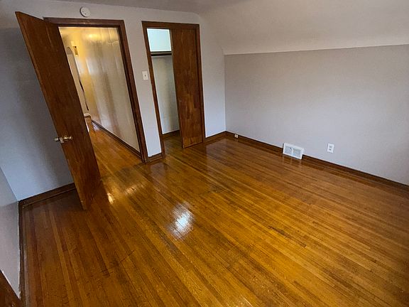2nd image of 542 27th St #2