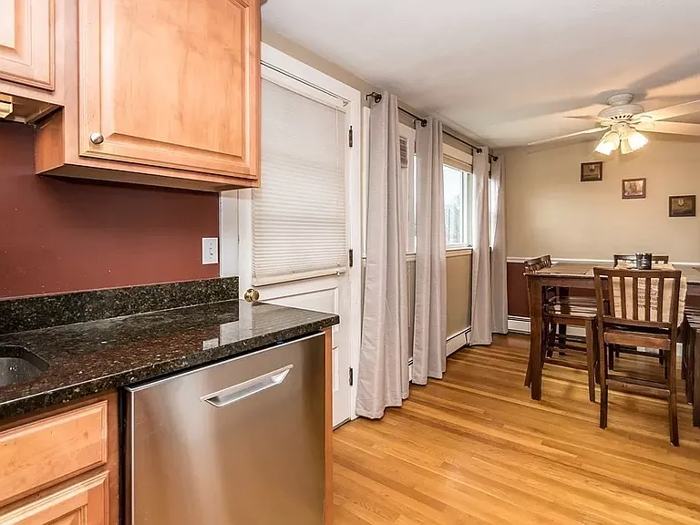 170 Ravenswood Rd — Photo 9