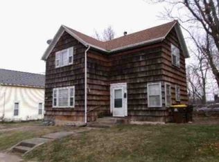 925-925 1/2 S Chippewa Ave, Freeport, IL 61032