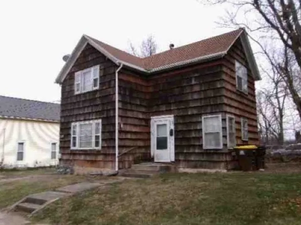 925-925 1/2 S Chippewa Ave, Freeport, IL 61032